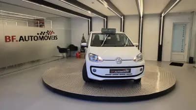 Vendo Volkswagen Cross Up! 2013 - 7750 EUR, 154338 km - AUTO.MOTO.pt