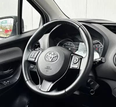 Sell Toyota Yaris 2017 - 11990 EUR, 110000 km - AUTO.MOTO.pt