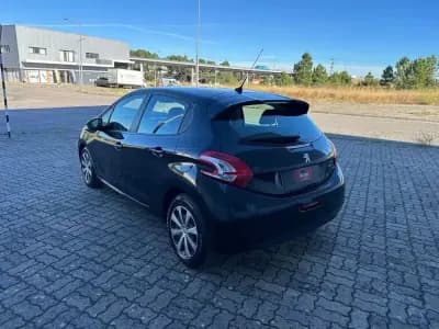 Vendo Peugeot 208 2013 - 10990 EUR, 129992 km - AUTO.MOTO.pt