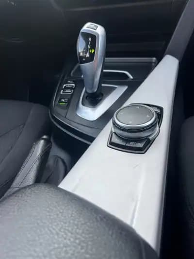 Vendo BMW 318 2015 - 13900 EUR, 260000 km - AUTO.MOTO.pt