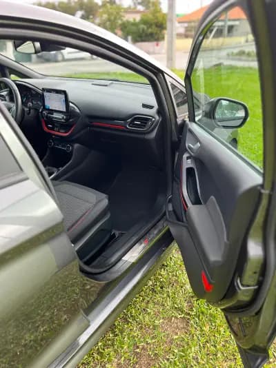 Vendo Ford Fiesta 2018 - 15800 EUR, 33218 km - AUTO.MOTO.pt
