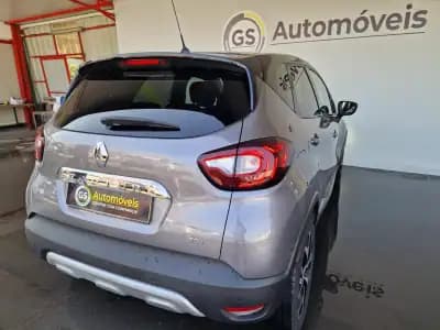Vendo Renault Captur 2017 - 11750 EUR, 145000 km - AUTO.MOTO.pt