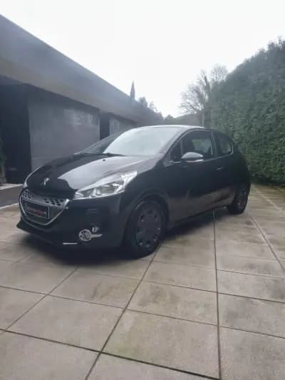 Vendo Peugeot 208 2013 - 8900 EUR, 157000 km - AUTO.MOTO.pt