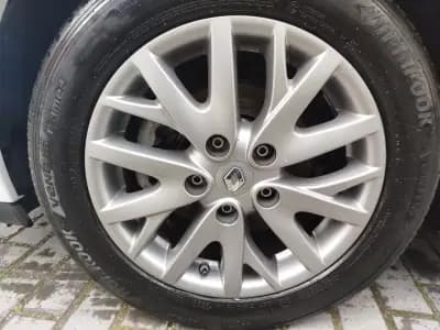 Vendo Renault Mégane Sport Tourer 2015 - 11750 EUR, 143765 km - AUTO.MOTO.pt