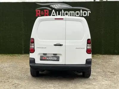 Sell Peugeot Partner 1.6 BlueHdi 3 Lug 2018 - 9800 EUR, 200000 km - AUTO.MOTO.pt