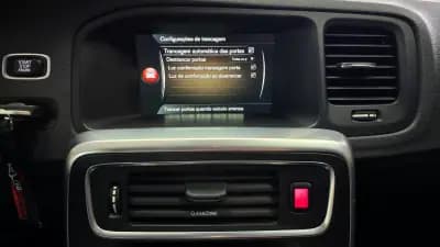 Vendo Volvo V60 Cross Country 2016 - 18180 EUR, 138731 km - AUTO.MOTO.pt