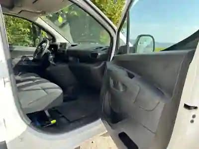 Vendo Opel COMBO V 1.6 CDTI L1H1 ESSENTIAL 2018 - 8250 EUR, 240000 km - AUTO.MOTO.pt