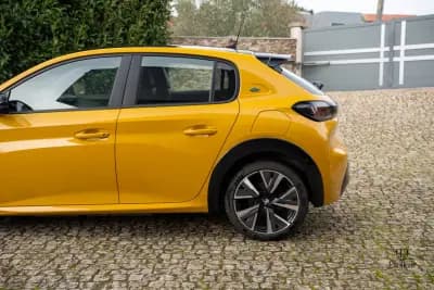 Vendo Peugeot e-208 2023 - 17900 EUR, 25000 km - AUTO.MOTO.pt