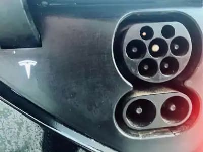 Vendo Tesla Model 3 2022 - 28500 EUR, 38350 km - AUTO.MOTO.pt