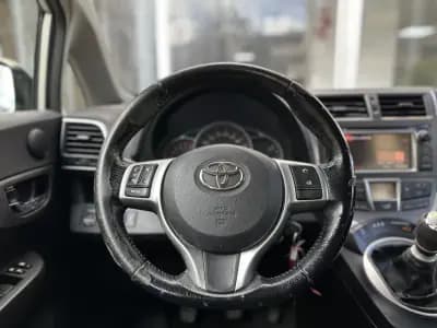 Sell Toyota Verso-S 2011 - 7990 EUR, 126450 km - AUTO.MOTO.pt