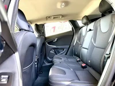 Vendo Volvo V40 2017 - 17490 EUR, 131420 km - AUTO.MOTO.pt