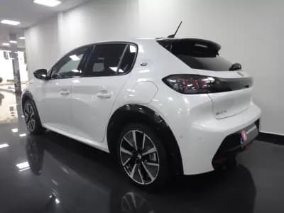 Sell Peugeot e-208 2021 - 18500 EUR, 46000 km - AUTO.MOTO.pt
