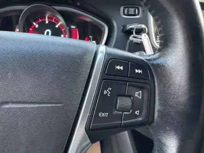 Sell Volvo V40 Cross Country 2013 - 13500 EUR, 164000 km - AUTO.MOTO.pt