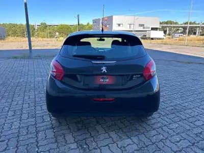 Vendo Peugeot 208 2013 - 10990 EUR, 129992 km - AUTO.MOTO.pt