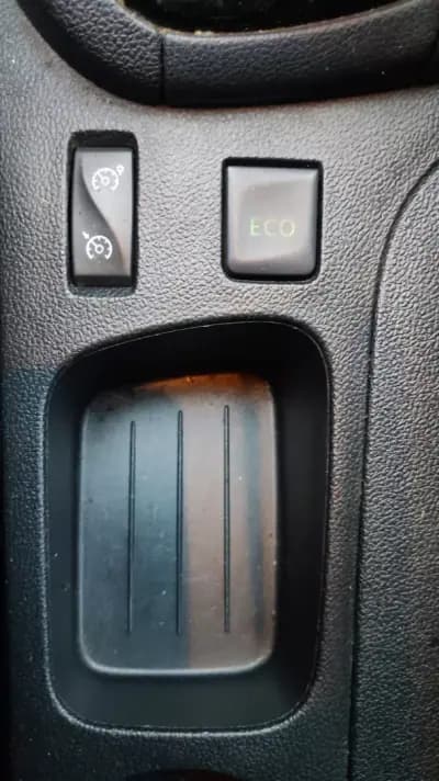 Sell Renault Clio 2019 - 11898 EUR, 116998 km - AUTO.MOTO.pt