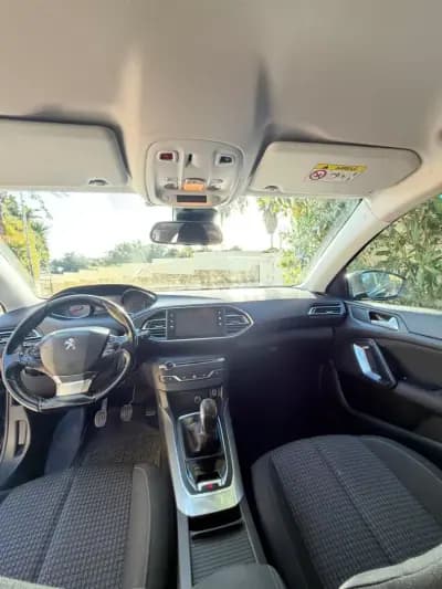 Vendo Peugeot 308 SW 2018 - 15900 EUR, 117320 km - AUTO.MOTO.pt