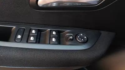 Sell Peugeot e-208 2021 - 17500 EUR, 49000 km - AUTO.MOTO.pt