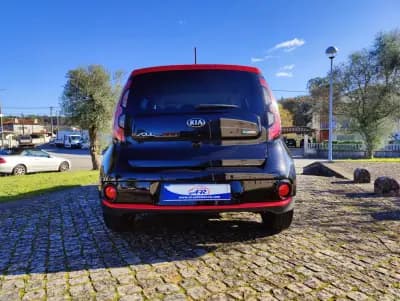 Sell Kia e-Soul 2018 - 11990 EUR, 153000 km - AUTO.MOTO.pt