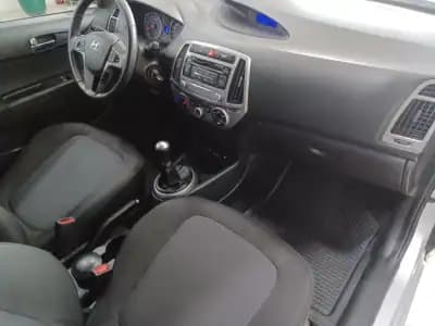 Vendo Hyundai i20 2014 - 9890 EUR, 101619 km - AUTO.MOTO.pt