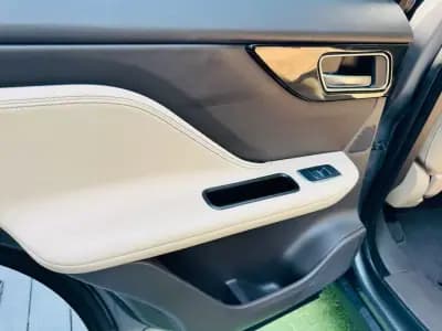 Sell Jaguar F-Pace 2017 - 24999 EUR, 78000 km - AUTO.MOTO.pt