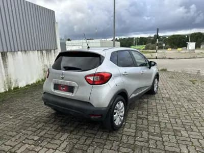 Vendo Renault Captur 2016 - 13490 EUR, 143000 km - AUTO.MOTO.pt