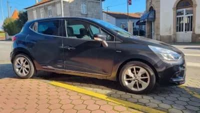 Vendo Renault Clio 2019 - 11900 EUR, 116904 km - AUTO.MOTO.pt
