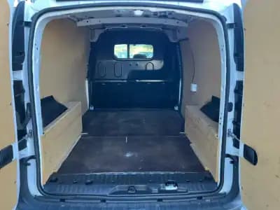 Vendo Renault Kangoo 2018 - 14500 EUR, 96074 km - AUTO.MOTO.pt