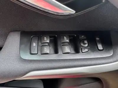 Sell Volvo V40 2017 - 14750 EUR, 138000 km - AUTO.MOTO.pt