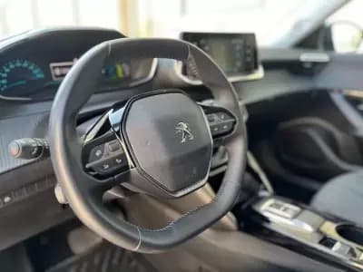 Vendo Peugeot e-2008 2022 - 21990 EUR, 30000 km - AUTO.MOTO.pt