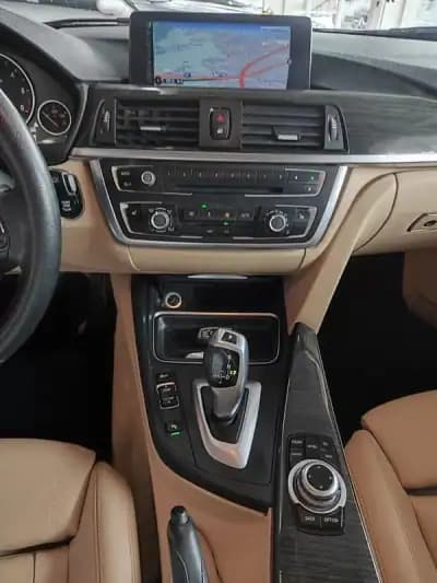 Vendo BMW 318 2013 - 14250 EUR, 180000 km - AUTO.MOTO.pt