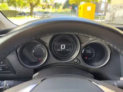 Sell Citroën C4 2015 - 9980 EUR, 157000 km - AUTO.MOTO.pt