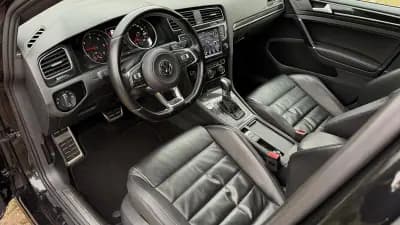 Vendo Volkswagen Golf 2015 - 21500 EUR, 176000 km - AUTO.MOTO.pt