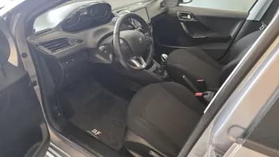 Sell Peugeot 208 2019 - 9900 EUR, 179951 km - AUTO.MOTO.pt