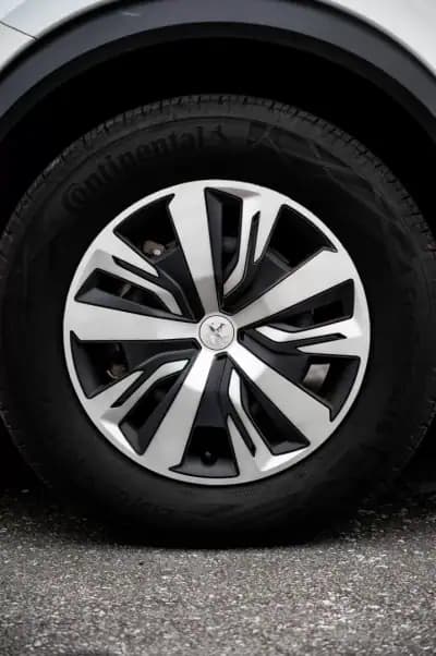 Vendo Peugeot e-2008 2021 - 19990 EUR, 13890 km - AUTO.MOTO.pt