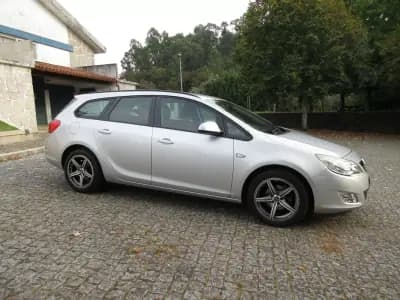 Sell Opel Astra Sports Tourer 2011 - 5990 EUR, 258000 km - AUTO.MOTO.pt