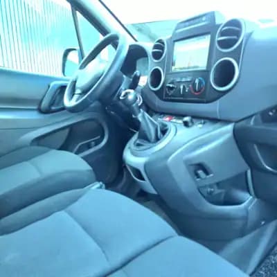 Vendo Peugeot PARTENER 2017 - 9750 EUR, 215000 km - AUTO.MOTO.pt