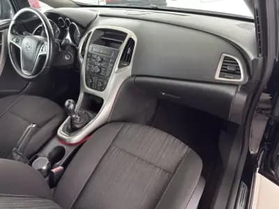 Vendo Opel Astra 2009 - 5990 EUR, 244173 km - AUTO.MOTO.pt