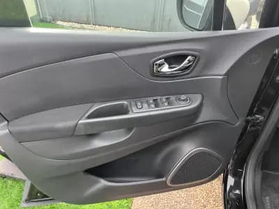 Vendo Renault Captur 2015 - 11900 EUR, 133000 km - AUTO.MOTO.pt