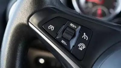 Sell Opel Adam 2016 - 11400 EUR, 62000 km - AUTO.MOTO.pt