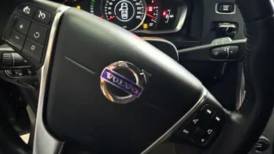 Vendo Volvo V60 Cross Country 2016 - 18180 EUR, 138731 km - AUTO.MOTO.pt