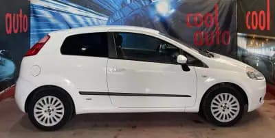 Vendo Fiat Punto 2008 - 2999 EUR, 233000 km - AUTO.MOTO.pt