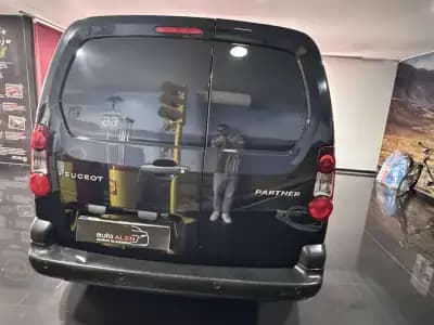Vendo Peugeot Partner 2018 - 11250 EUR, 79000 km - AUTO.MOTO.pt