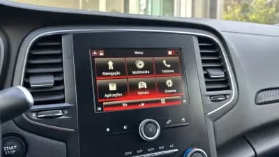 Vendo Renault Mégane Sport Tourer 2018 - 12999 EUR, 131021 km - AUTO.MOTO.pt