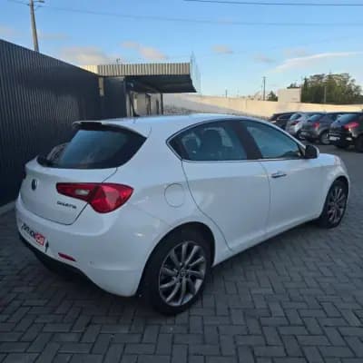 Vendo Alfa Romeo Giulietta 2016 - 10250 EUR, 172955 km - AUTO.MOTO.pt