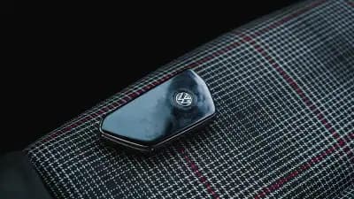 Sell Volkswagen Golf 2020 - 33000 EUR, 66500 km - AUTO.MOTO.pt