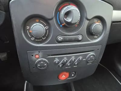 Vendo Renault Clio Break 2008 - 3999 EUR, 208437 km - AUTO.MOTO.pt