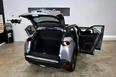 Vendo Peugeot 2008 2021 - 23900 EUR, 30000 km - AUTO.MOTO.pt