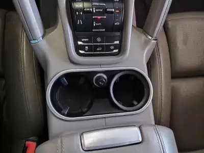 Sell Porsche Cayenne 2012 - 24990 EUR, 267800 km - AUTO.MOTO.pt